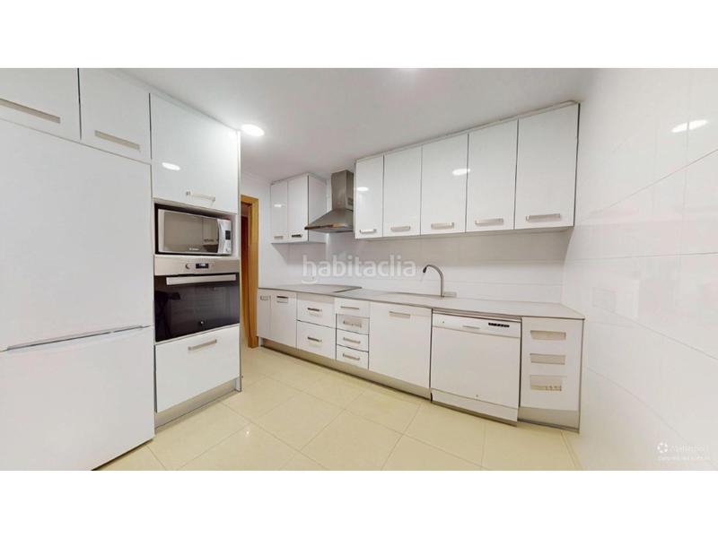 Foto f43d505a-9495-4980-9c1d-ec4bd2d7d8e4. Piso  centrico reformado primera linea la mata en Torrevieja