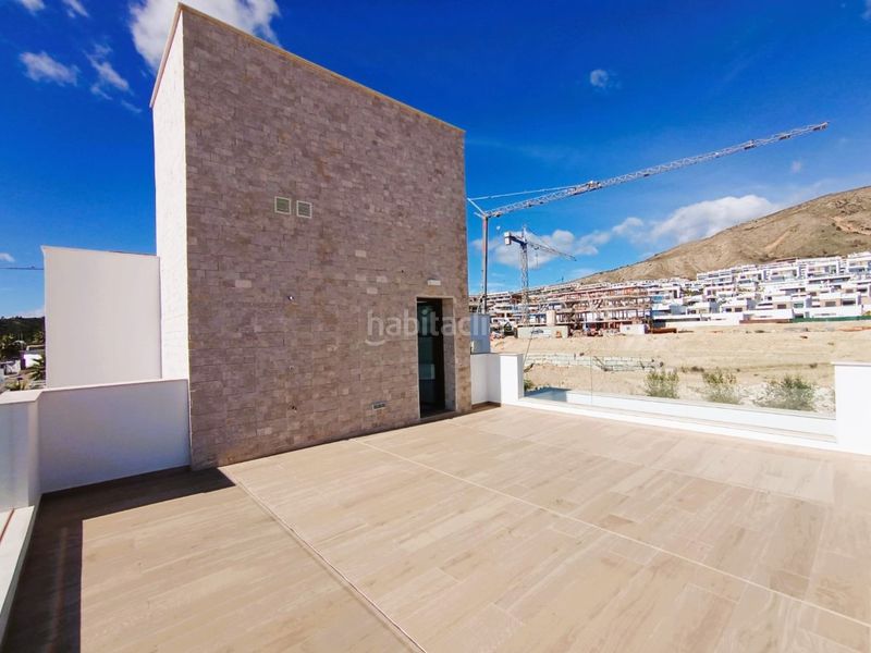 Foto 23a7a4a4-3129-4d8e-88ef-28364d7c4a1e. Casa amb piscina a balcón de Finestrat-terra marina Finestrat
