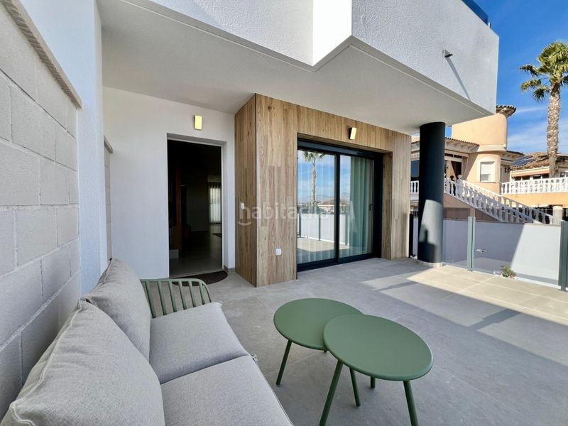 Foto f809ef44-4d64-4b42-8a14-f803bf13ba3a. Casa adossada a Benferri