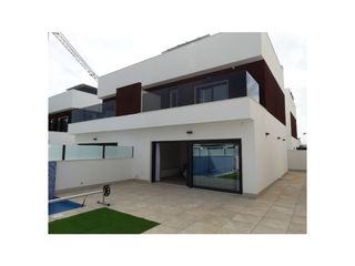 Casa aparellada a Pilar de la Horadada Ciudad