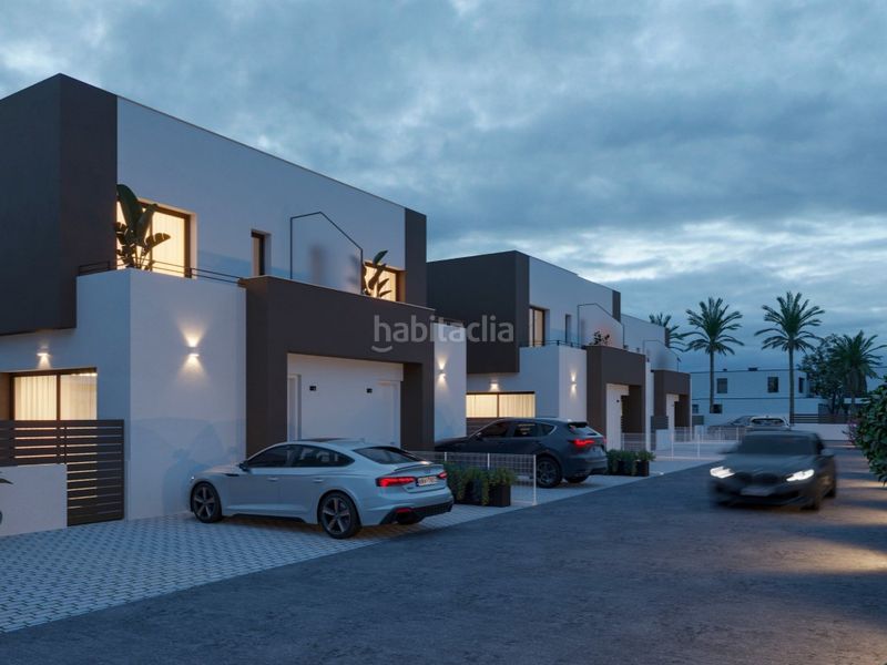 Foto 45fa4674-5bed-4e9b-a6d4-c32c2fd8de3f. Casa adossada amb piscina a La Marina Elche / Elx