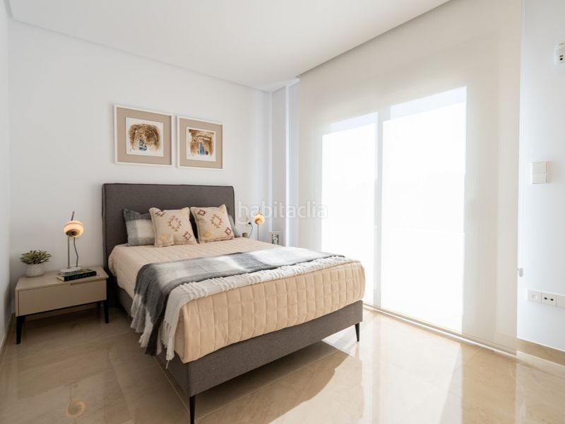 Foto b684874d-c204-44c7-bac7-e2b0970c2d87. Casa adossada amb piscina a La Marina Elche / Elx