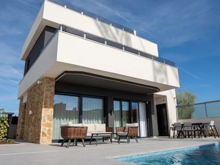 Casa en Rojales. Vivienda aislada 3 habitaciones venta rojales