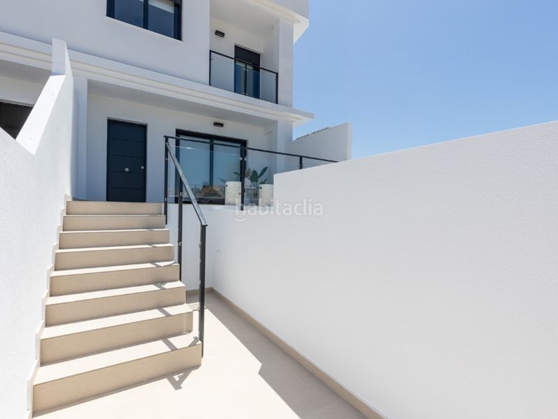 Foto 4eb8c593-e035-4369-920c-1124503e9fc2. Casa aparellada amb piscina a Rafal