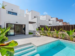 Casa en Mil Palmeras. Vivienda aislada 3 habitaciones venta pilar de la horadada