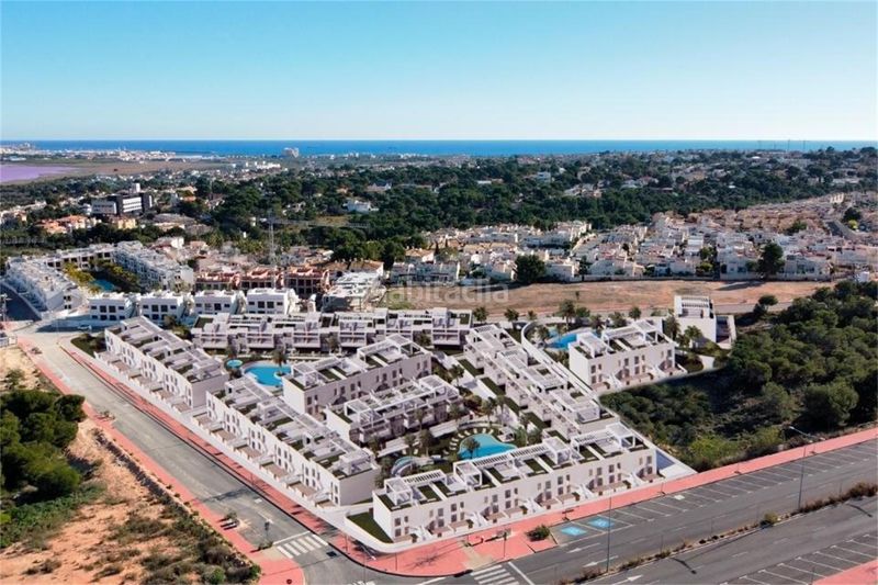 Foto 7bf57876-90e5-454a-8b4f-fbe5e1a063c0. Casa 131m<sup>2</sup> amb aparcament piscina a Los Balcones-Los Altos Torrevieja