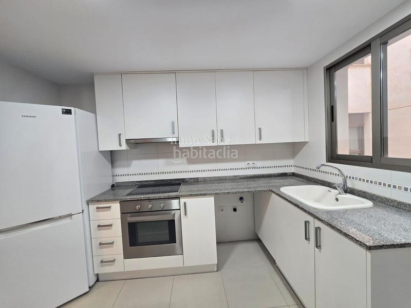 Foto 409ecaef-c797-4ba6-bc91-355db8d958e2. Pis amb piscina a Campello Playa Campello (el)