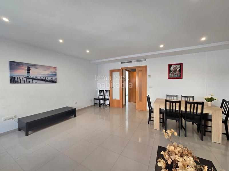 Foto 4becb1e9-eeab-49f7-b72a-679b7d217f5e. Pis amb piscina a Campello Playa Campello (el)