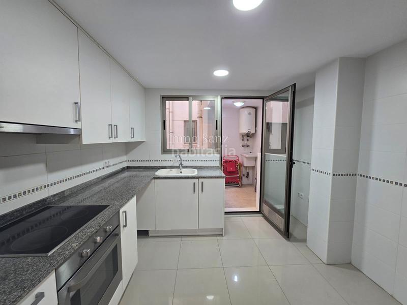 Foto 71c300fe-cf67-442e-918f-fd17cafda98e. Pis amb piscina a Campello Playa Campello (el)