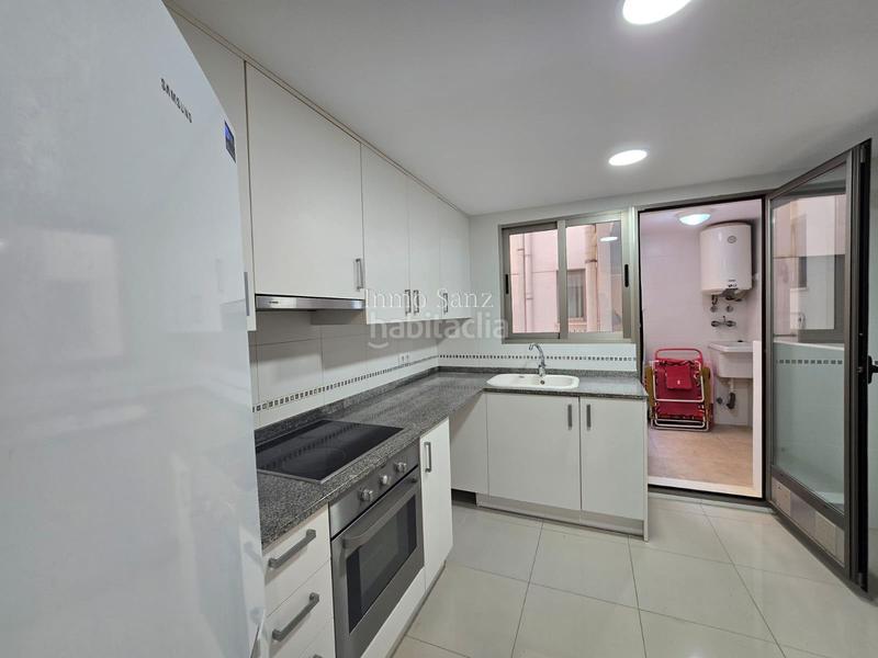 Foto 9e2c057a-8cd8-4c37-9a51-9925bf40cfe3. Pis amb piscina a Campello Playa Campello (el)