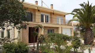 Xalet  Calle girona. Chalet en coveta fuma