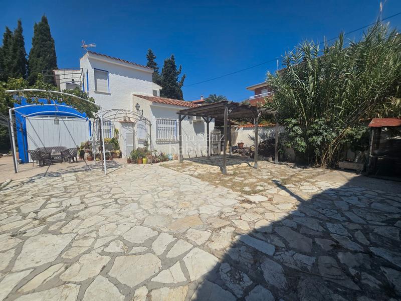 Foto d904570e-8099-4ecf-afb5-354414dd316f. Casa pareada pareado en aigues en Aigües