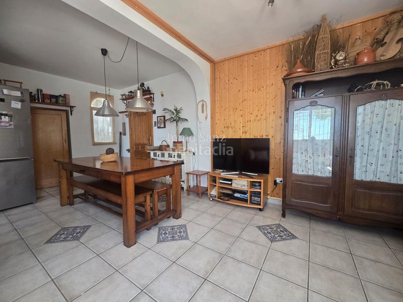 Foto defbe3df-076b-4dda-8723-27aa6f05a7d4. Casa pareada pareado en aigues en Aigües
