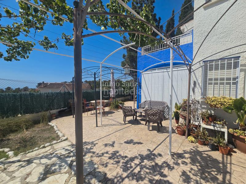 Foto e92c184e-0a75-4a87-aa7b-9d482f4cf6d9. Casa pareada pareado en aigues en Aigües