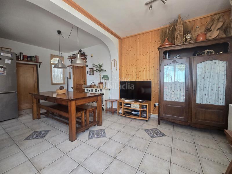 Foto f0645ed9-c52f-401c-91d2-cdcd851199ab. Casa pareada pareado en aigues en Aigües