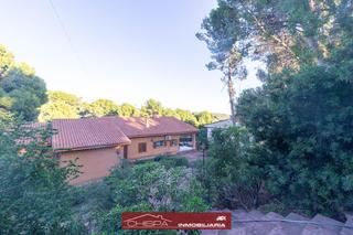 Xalet en Corral Nou-Montros-Estepar. Gran chalet de ocho habitaciones con pista de tenis