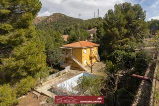 Chalet in Casco Urbano. Oportunidad de dos apartamentos independientes