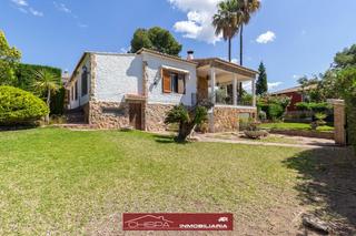 Xalet en Corral Nou-Montros-Estepar. Chalet con bonito jardn y grandes terrazas