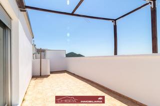 Duplex à Casco Urbano. Dúplex con grandes terrazas y piscina comunitaria