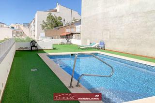 Appartement à Casco Urbano. Piso con garaje, trastero y piscina comunitaria