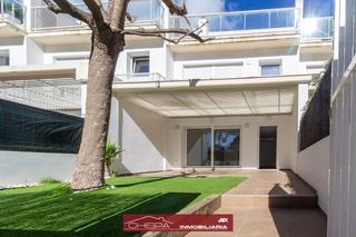 Lloguer Casa adossada a Monteamor-La Carrasca-El Peucal. Precioso adosado en alquiler en una de las mejores zonas de nàqu