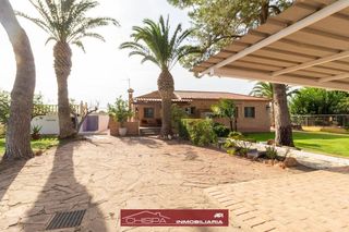 Rent Chalet in Corralet-Bonanza-Tres Rutas. Encantador chalet con jardín