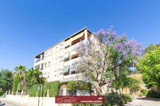 Pis a Casco Urbano. Apartamento con terraza y piscina comunitaria