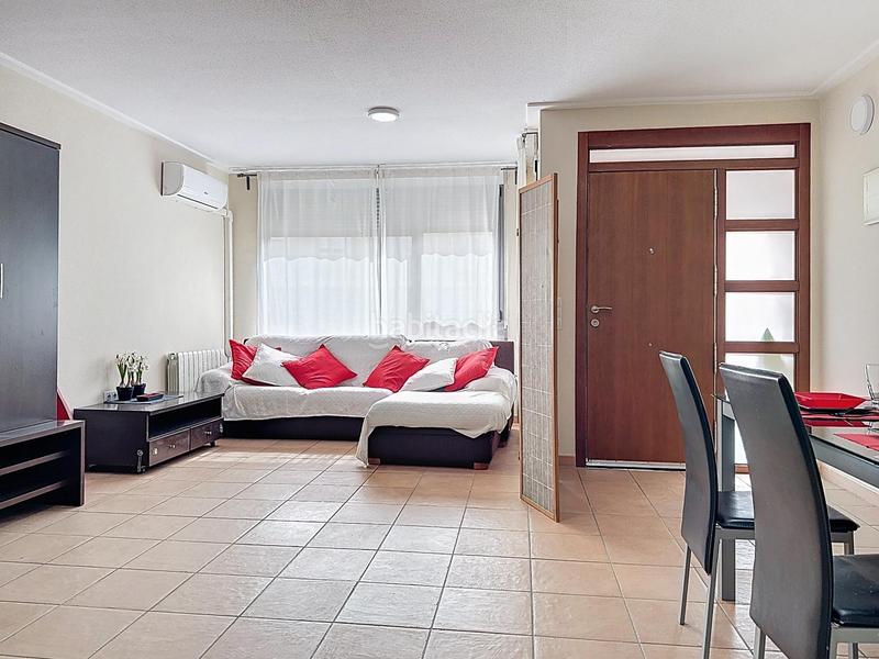 Foto 2ea84263-095e-4893-ba63-ee6dd99d7264. Casa a schiera con riscaldamento parcheggio in Onil