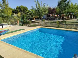 Xalet a Castalla. Vivienda principal, casa de invitados, piscina y más, a un paso