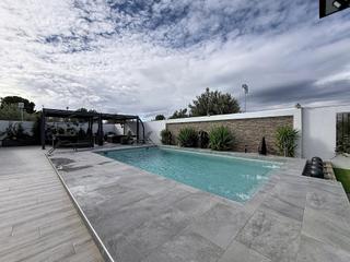 Chalet en Onil. Chalet reformado con casa de invitados, piscina a 10 minutos de