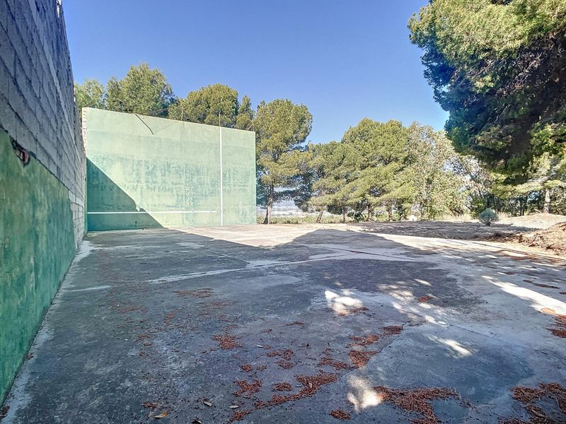 Foto 2a3b1570-d53d-45e9-8431-c8aa0b649430. Masia amb aparcament a Tibi
