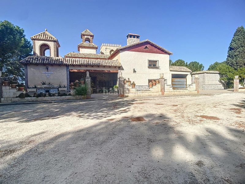 Foto b271dce5-e567-4b56-b200-31eee2941967. Masia amb aparcament a Tibi