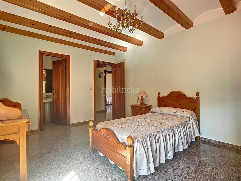Foto c7288fd2-badc-4885-a096-c931231bb5f7. Masia amb aparcament a Tibi