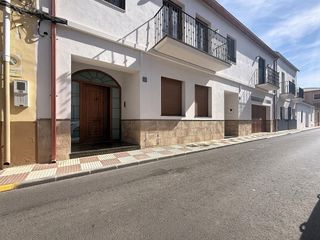 House  Calle nueva de la aurora. Amplia vivienda con acceso propio, buhardilla, terraza y gran pa
