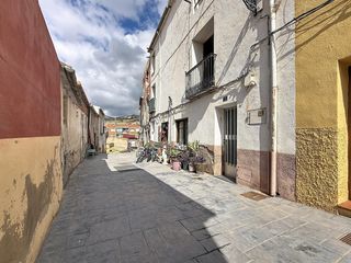 Country house  Carrer higueras. Casa de pueblo con patio interior y alma tradicional en el casco