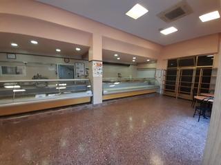 Lloguer Local Comercial  Calle diego pascual oliver. Ya puedes tener tu propia carniceria, charcuteria, ultramarinos.