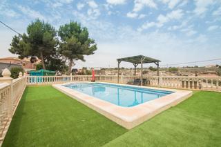 Xalet a Partida carrus 1147. Chalet en venta 5 habitaciones en elche con piscina y nave adjun