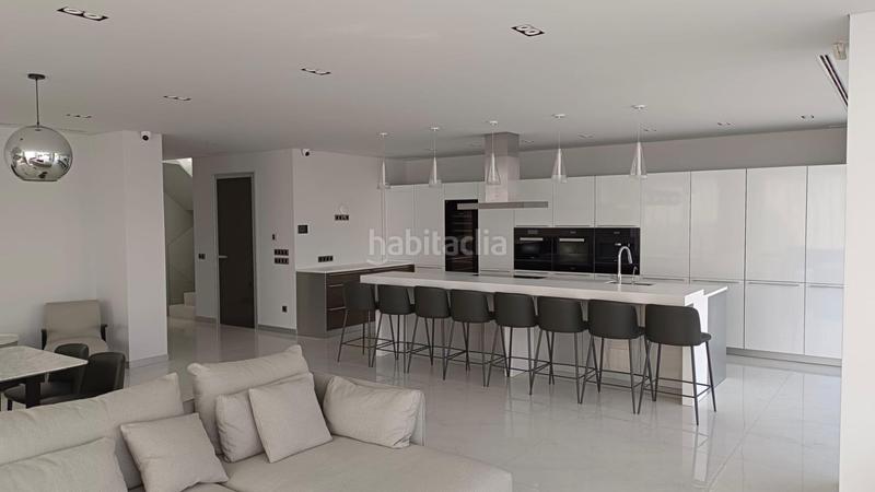 Foto 2d00fe4b-bdb5-43a3-969d-82f90f87e911. Chalet con riscaldamento parcheggio piscina in Mascarat Altea