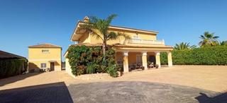 Xalet a Torrellano. Chalet a la venta en elche.