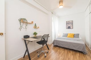 Miete Etagenwohnung in Calle doctor ferran 29. Piso en alquiler de tres habitaciones para estudiantes
