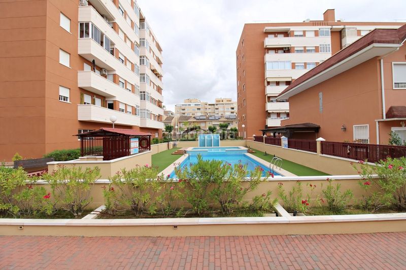 Foto 09afa9fa-1910-492d-b799-3acb038f665e. Casa adossada amb aparcament piscina a Ciutat Universitària Elche / Elx