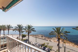 Pis a Paseo juan aparicio 3. Apartamento en primera línea con vistas únicas al mediterráneo