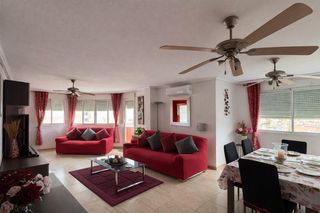 Attico in Almoradí. Hermoso ático amoblado con terraza privada y piscina comunitaria