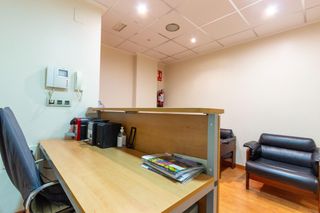 Miete Büro in Orihuela Ciudad. Despacho disponible en avenida teodomiro  centro de negocios
