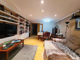 Miete Etagenwohnung  Travesía maluquer salvador. Amplio piso para larga temporada