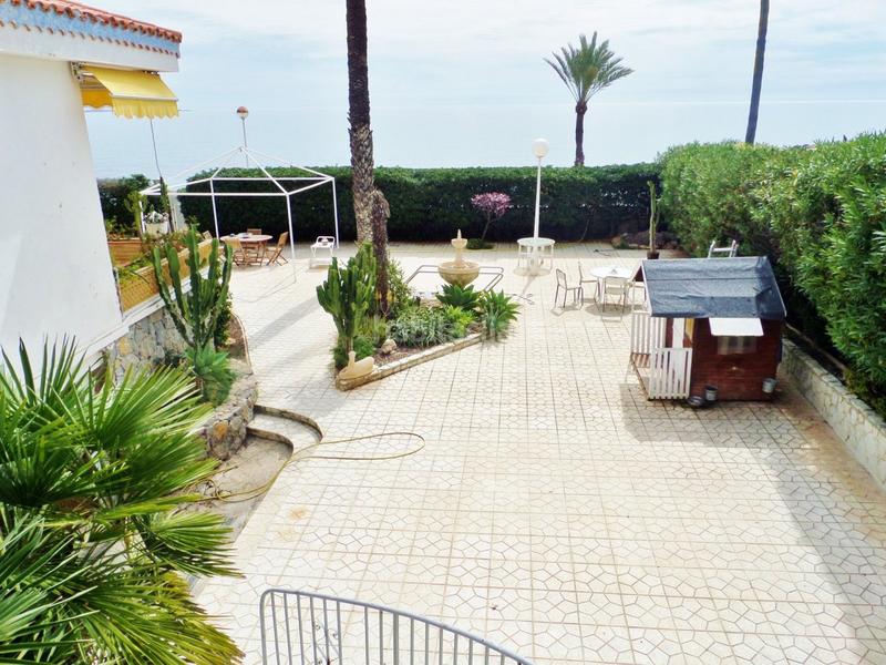 Foto 5cbdbb7f-9c25-42e2-9e2b-e4dbc7203c18. Xalet amb calefacció aparcament piscina a calas Santa Pola este Santa Pola