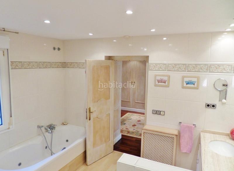 Foto 0ff93de8-eb25-4672-991d-030c21f21de8. Xalet amb calefacció aparcament piscina a Santa Faz Alicante