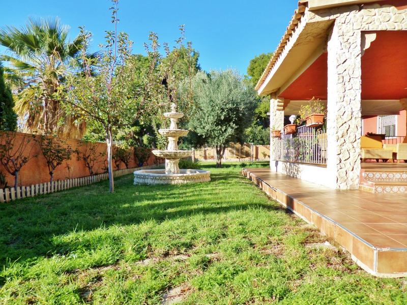 Foto 323978f7-974c-4c2f-86d4-a1704b55e623. Xalet amb calefacció aparcament piscina a Santa Faz Alicante