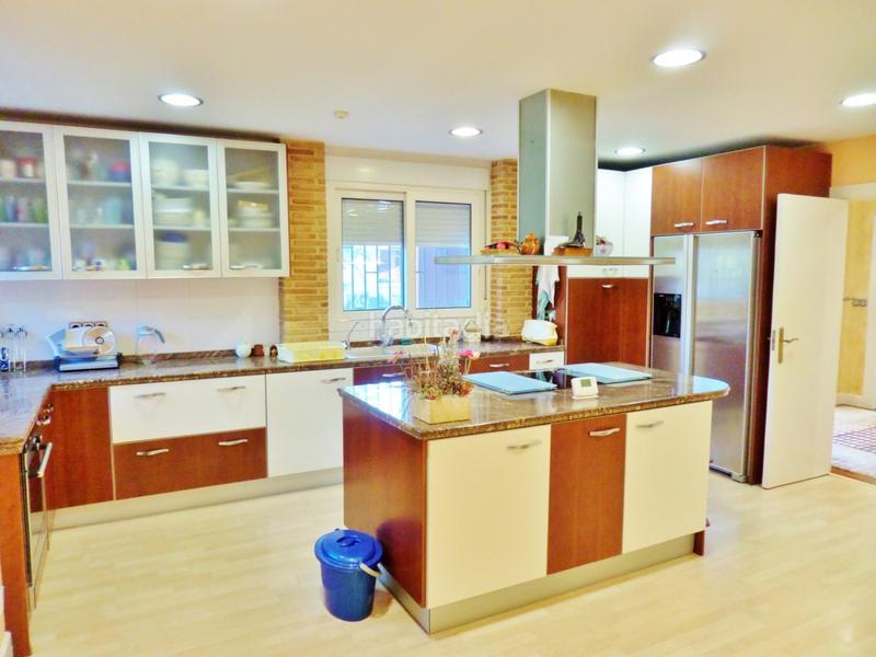 Foto 447389b1-f89a-4845-a413-81b01dad712a. Xalet amb calefacció aparcament piscina a Santa Faz Alicante