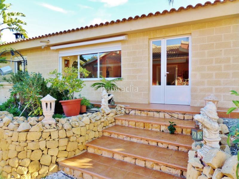 Foto 4a4900b5-124c-4ba0-9322-a9bcddb16c5c. Xalet amb calefacció aparcament piscina a Santa Faz Alicante